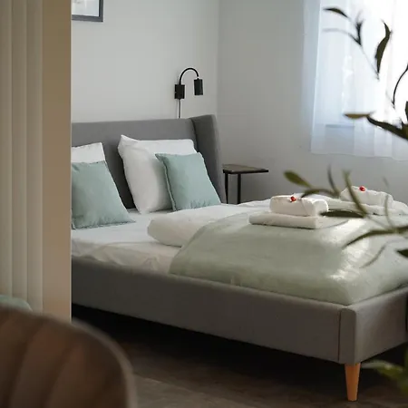 Πανσιόν Secret Garden Vendeghaz 4*